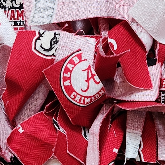 ALABAMA CRIMSON TIDE MATERIAL RAG WREATH - Picture 3 of 6